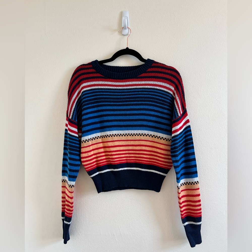 UBRAN OUTFITTERS CREW NECK STRIPPED SIZE S